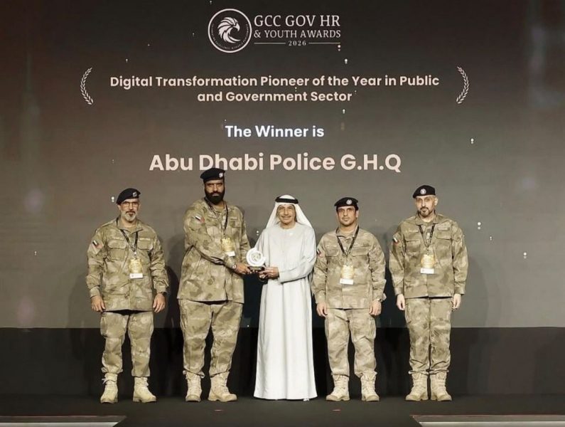 شرطة أبوظبي تحصد جائزتين خليجيتين في التحول الرقمي والذكاء الاصطناعي