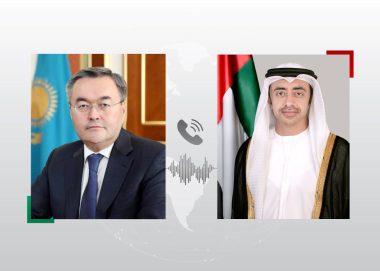 عبدالله بن زايد ووزير خارجية كازاخستان يبحثان هاتفيا العلاقات الثنائية والتطورات الإقليمية والدولية