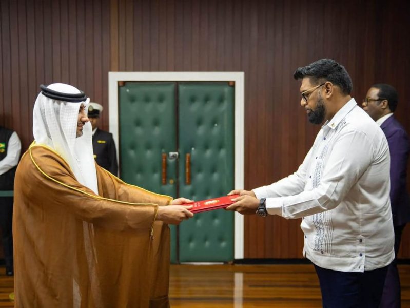 سفير الإمارات يقدم أوراق اعتماده إلى رئيس جمهورية غويانا التعاونية